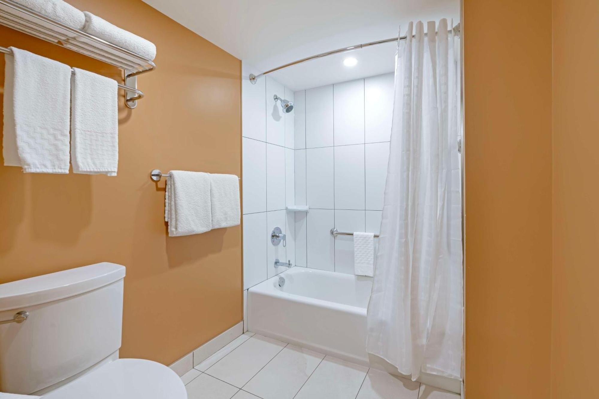Best Western Plus Emerald Isle Hotel Sidney Exterior foto