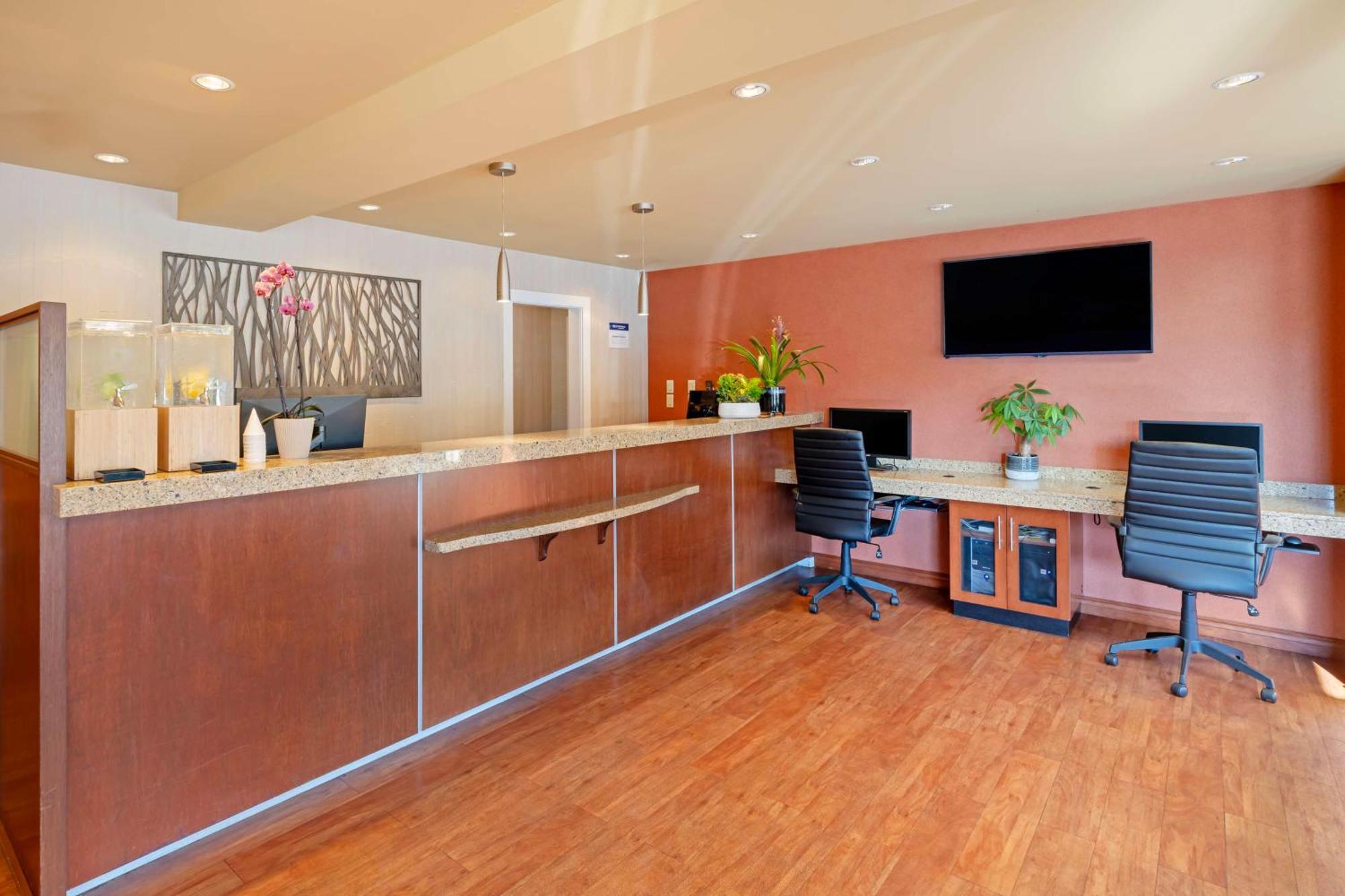 Best Western Plus Emerald Isle Hotel Sidney Exterior foto