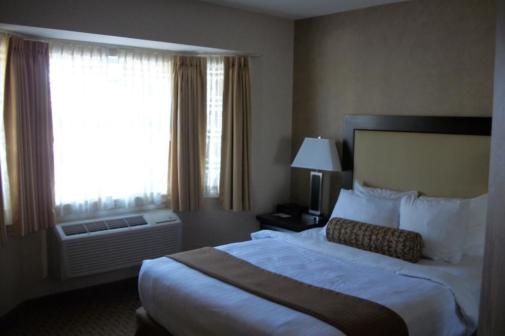 Best Western Plus Emerald Isle Hotel Sidney Exterior foto
