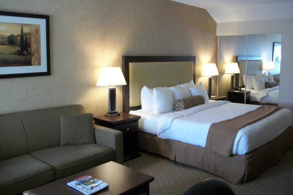 Best Western Plus Emerald Isle Hotel Sidney Exterior foto